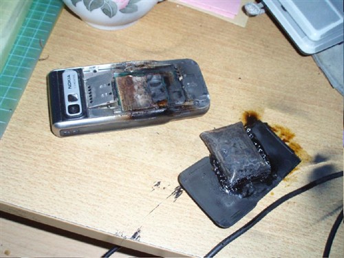 惨烈 使用两年后亲历诺基亚手机电池爆炸