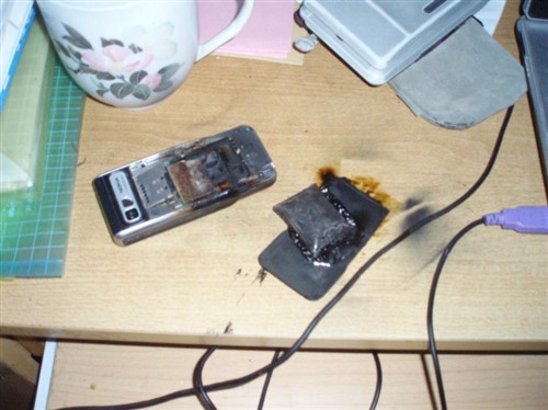 惨烈 使用两年后亲历诺基亚手机电池爆炸