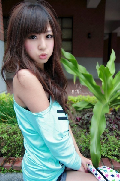 <em>手机壁纸</em>:气质长发<em>美女</em>