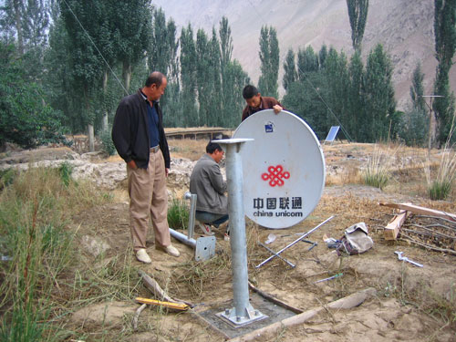 手机技术员进农家 新疆哈密农牧民都熟悉10